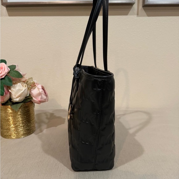 Michael Michael Kors Jet Set MD Carryall Tote Bag - Picture 9 of 9